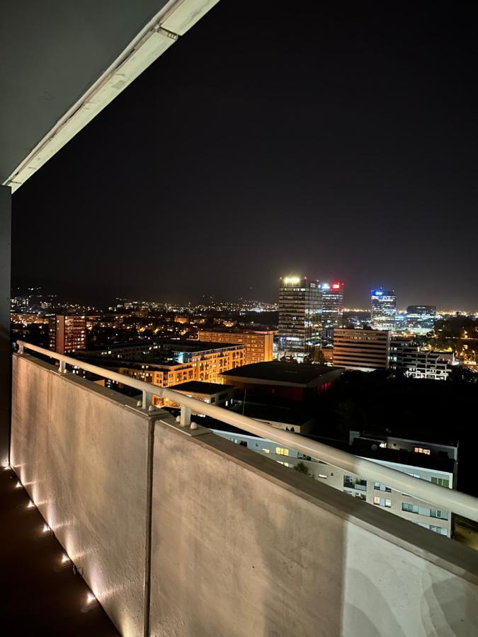 דירות ברטיסלאבה Skyline Elegance With Free Parking מראה חיצוני תמונה