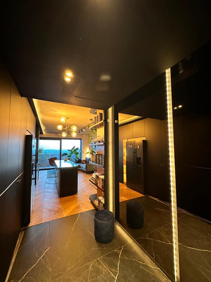 דירות ברטיסלאבה Skyline Elegance With Free Parking מראה חיצוני תמונה