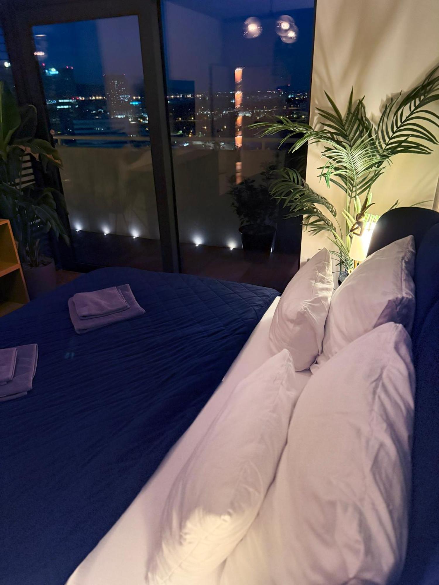 דירות ברטיסלאבה Skyline Elegance With Free Parking מראה חיצוני תמונה